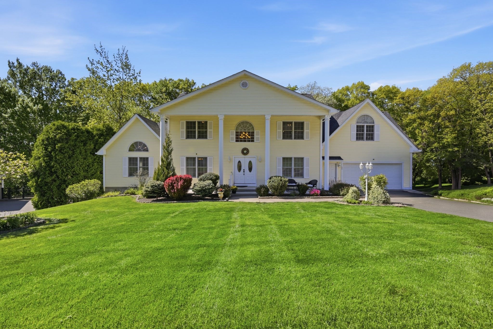 24 Jeanne Marie Dr, Westfield, MA 01085