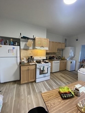 254 Windsor St, Apt 2R