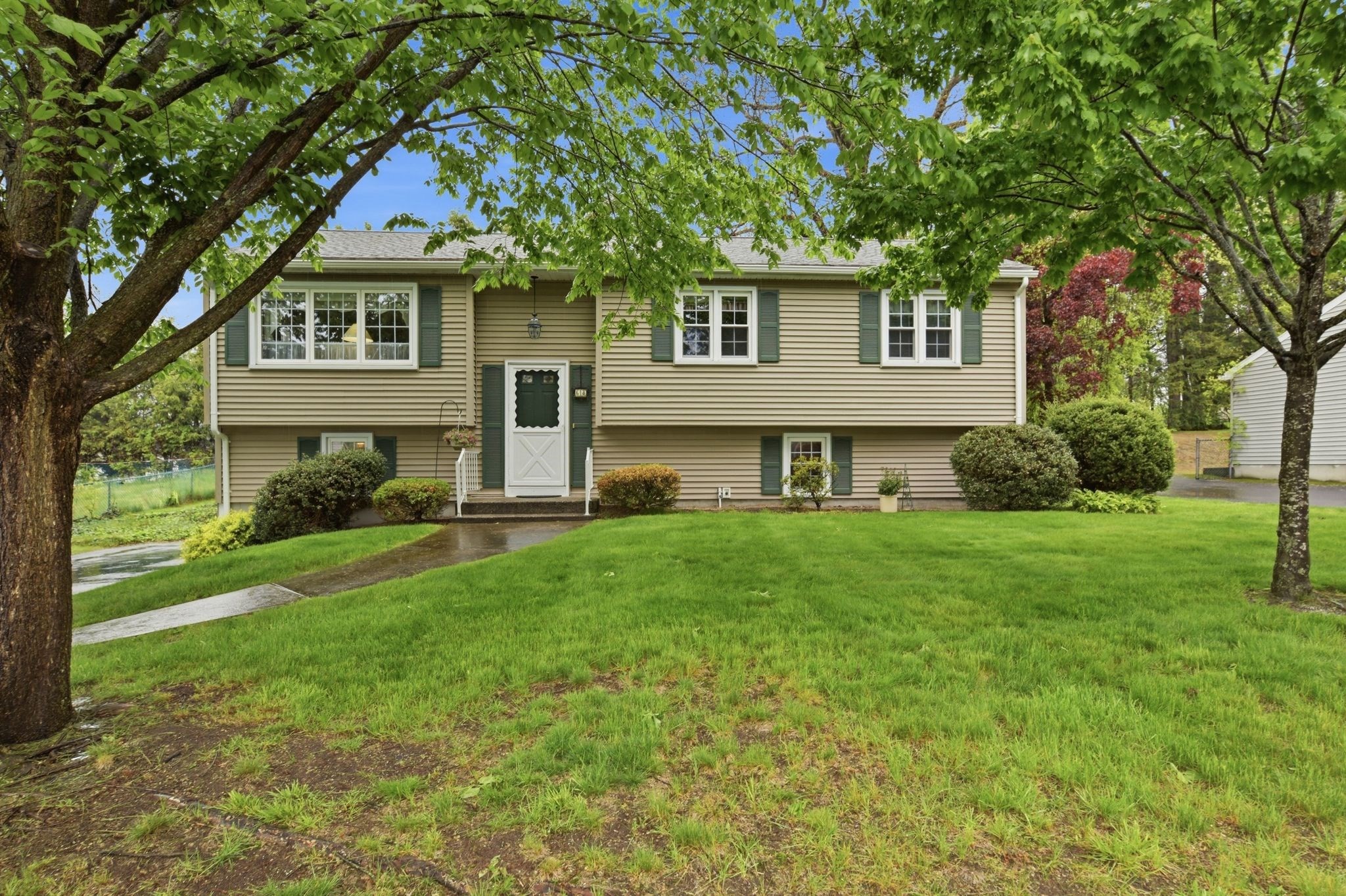 68 Deep Field Rd, Springfield, MA 01118