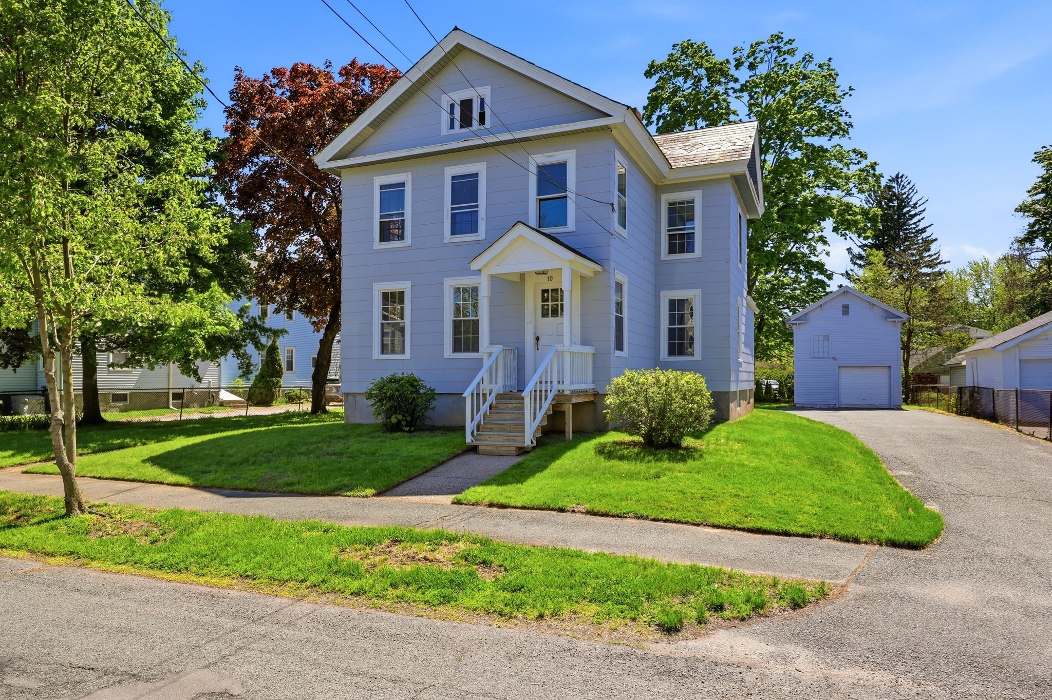 10 W School St, Westfield, MA 01085