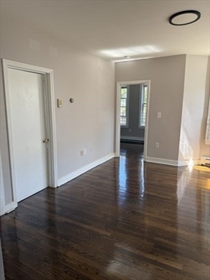 95 Willowwood St, Apt 3