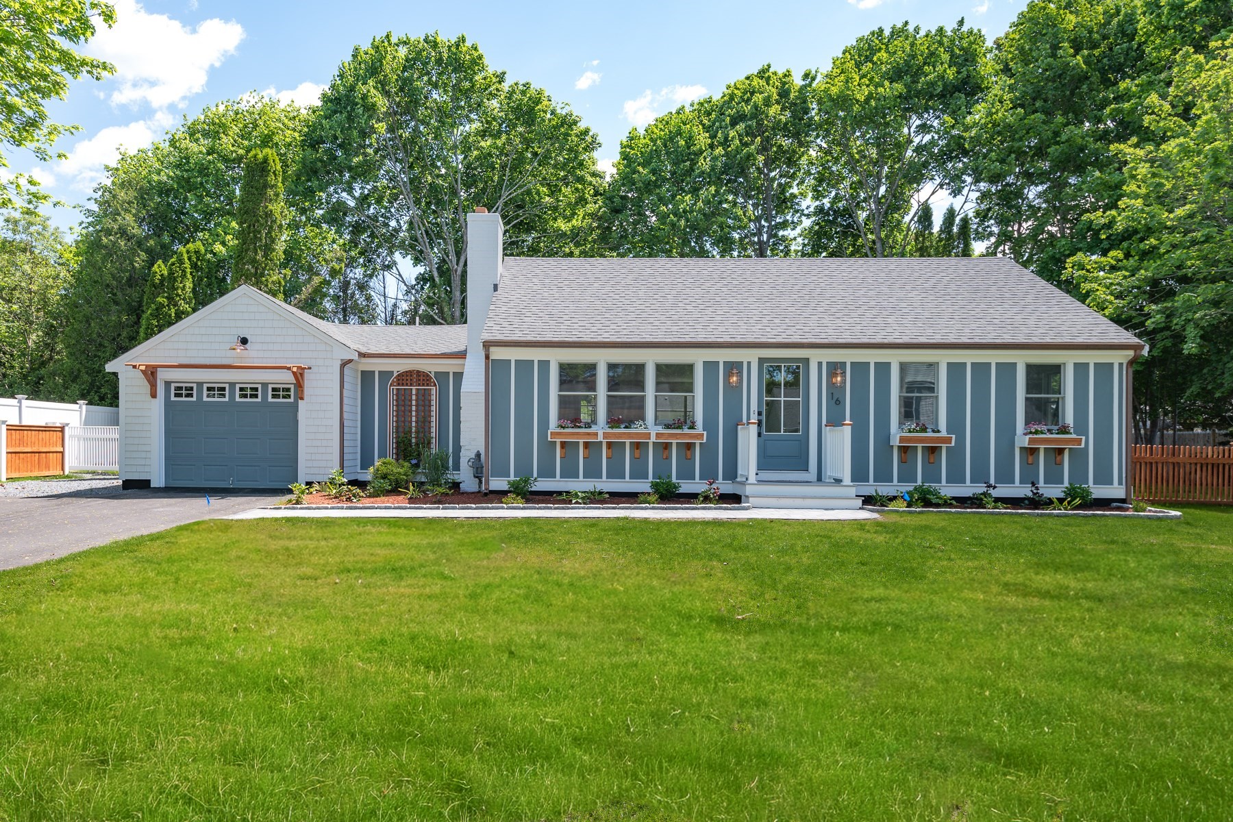 16 Carolyn Ln, Falmouth, MA 02536