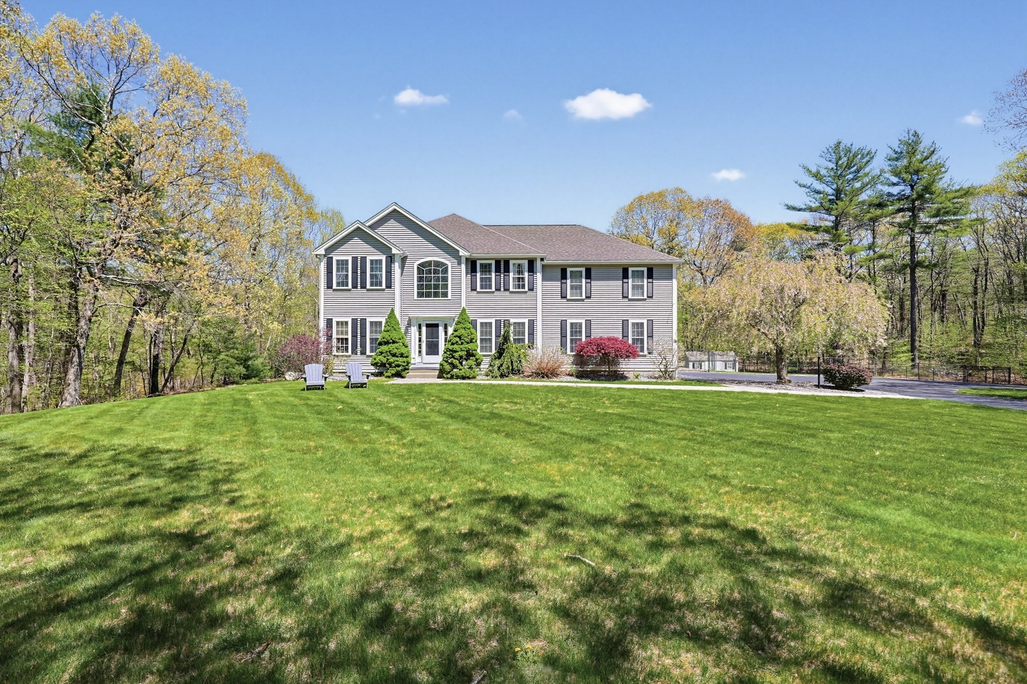 10 Essex St, Douglas, MA 01516