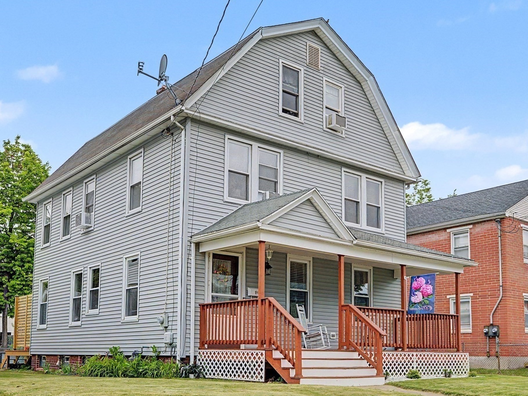 21 Dexter St, Holyoke, MA 01040