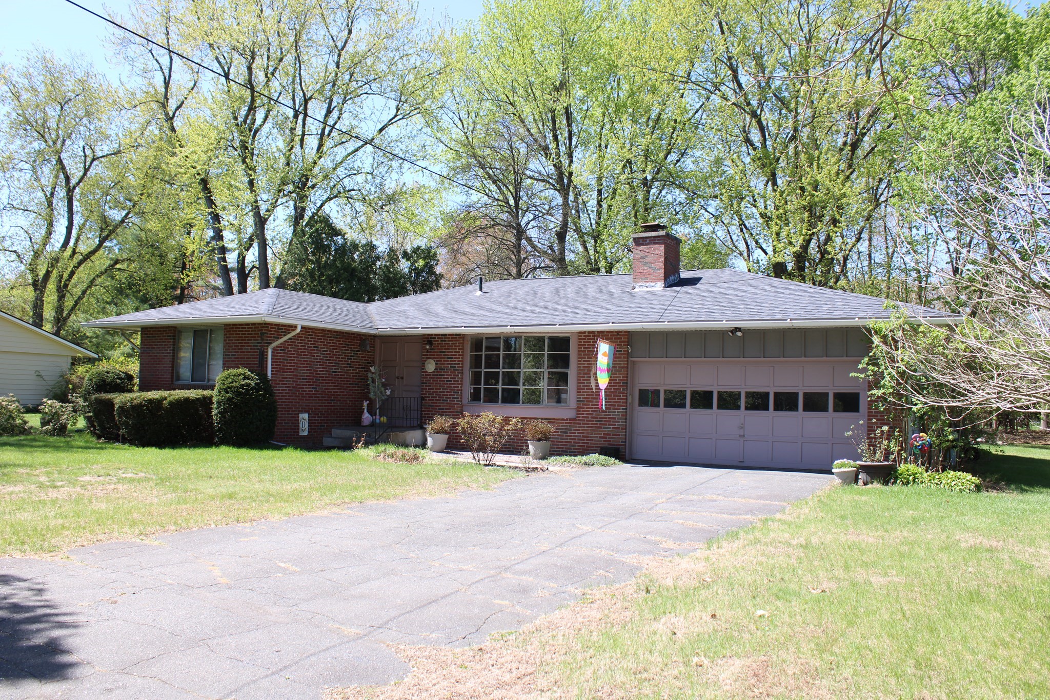 4 Skyline Dr, South Hadley, MA 01075
