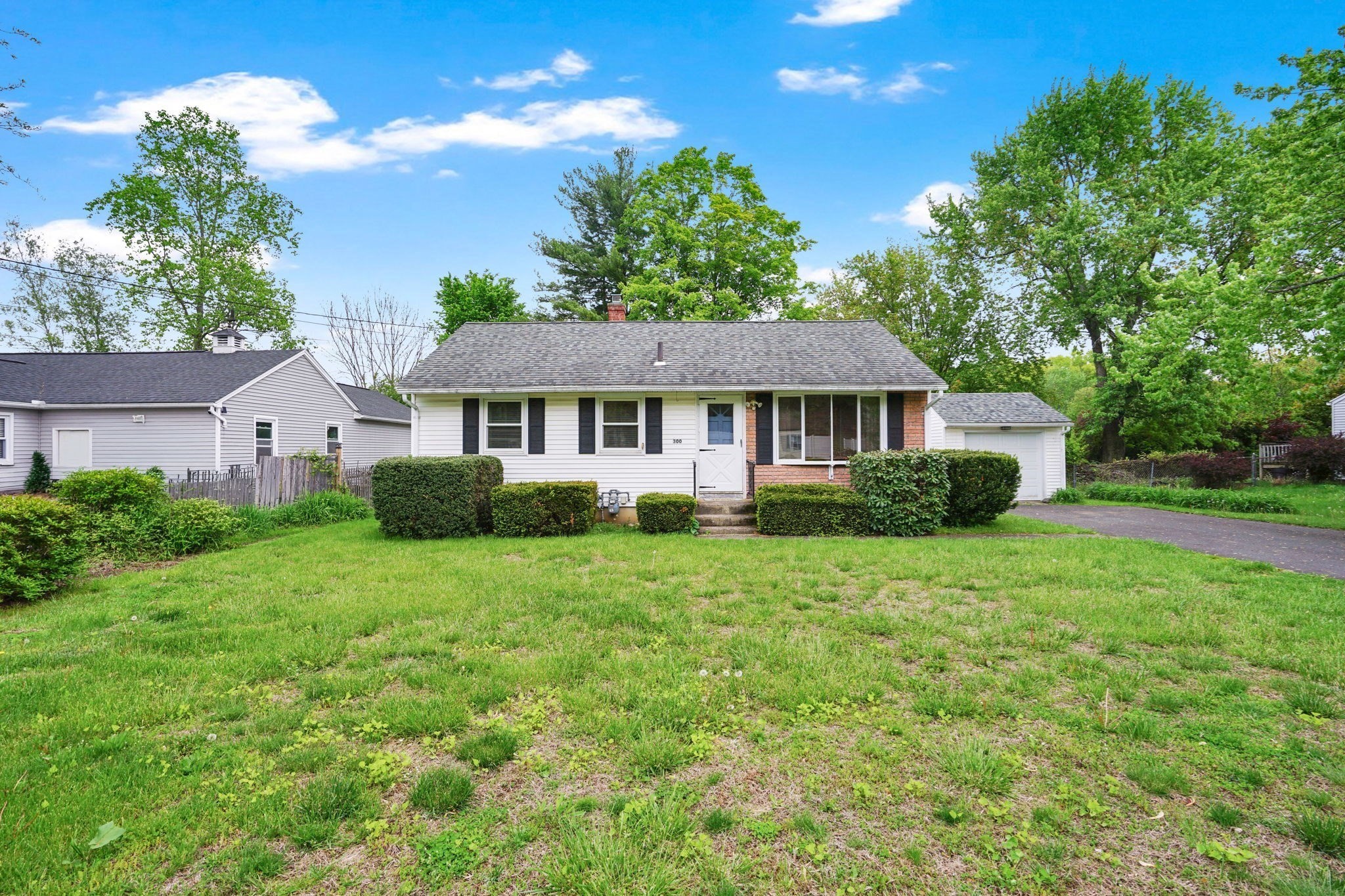 300 Circle Dr, West Springfield, MA 01089