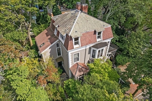 32 Hawthorn St