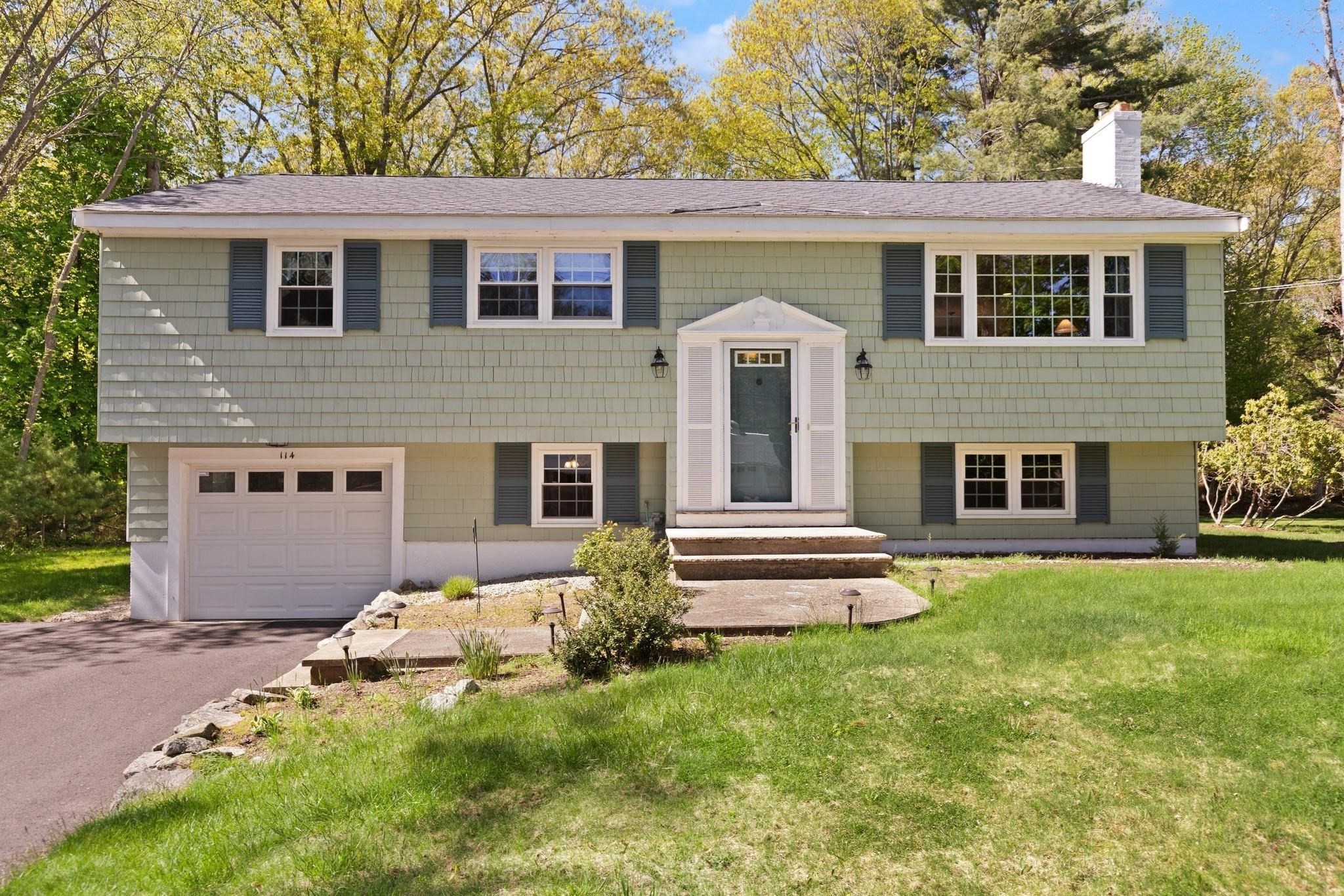 114 South St, Stoughton, MA 02072