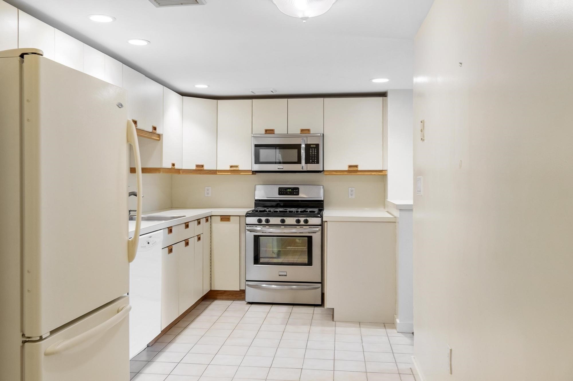 321 Place Ln Unit 321, Woburn, MA 01801 - Image 11