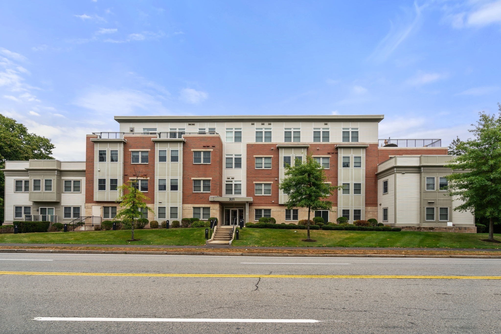 321 Hammond Pond Parkway Unit 201, Brookline, MA 02467