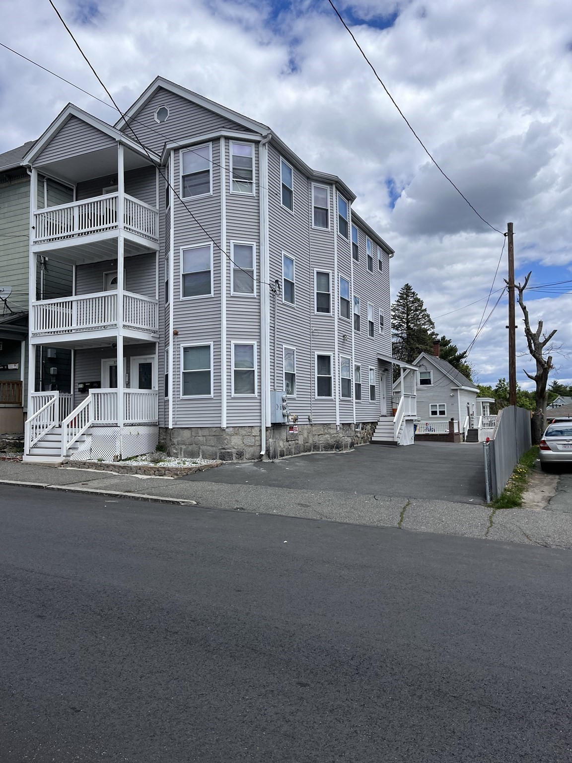 83 Howard St, Lawrence, MA 01841