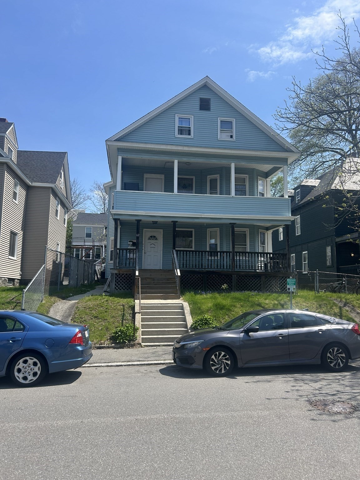 62 Huntington St, Lowell, MA 01852