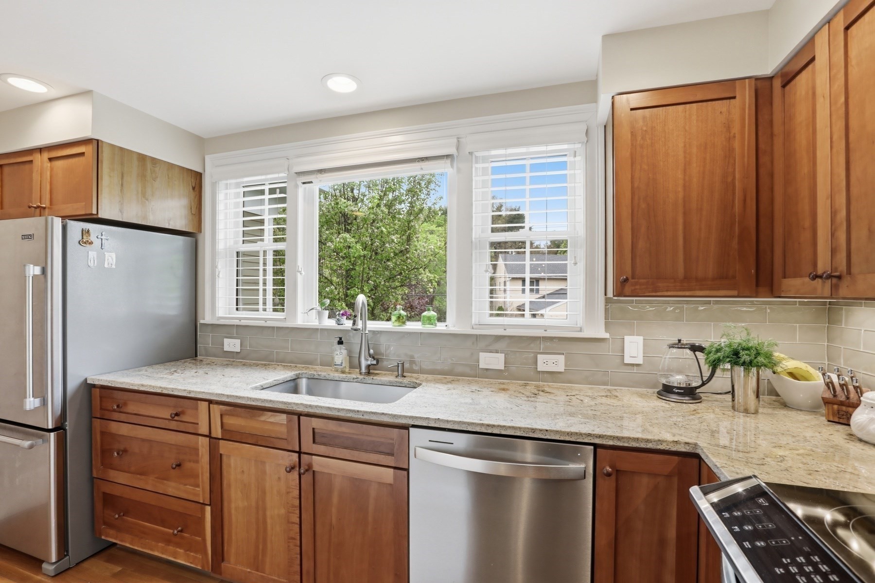 6 Safford St Unit 2, Ipswich, MA 01938