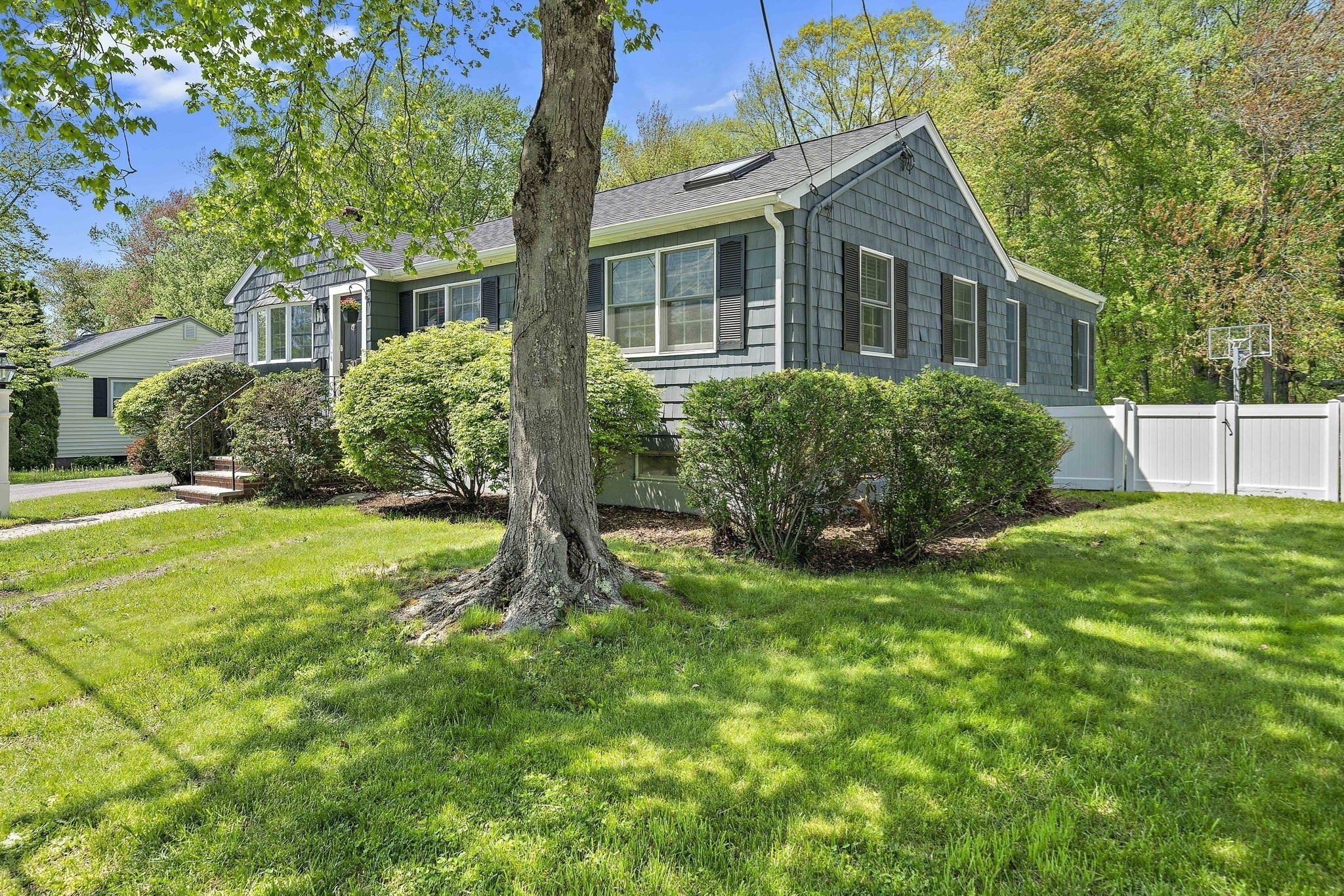 30 Roseen Rd, Holbrook, MA 02343