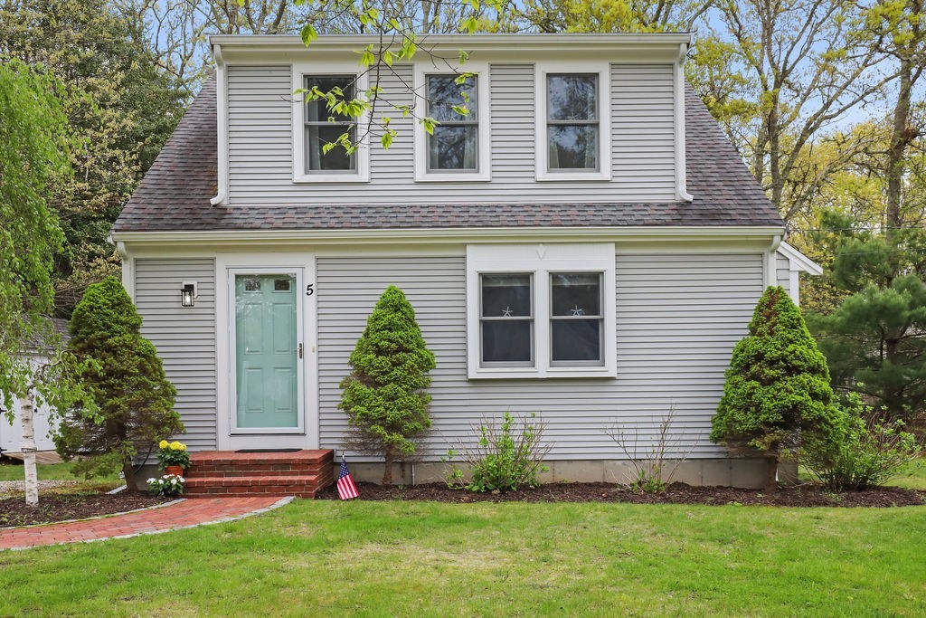 5 Deerfield Rd, Mashpee, MA 02649