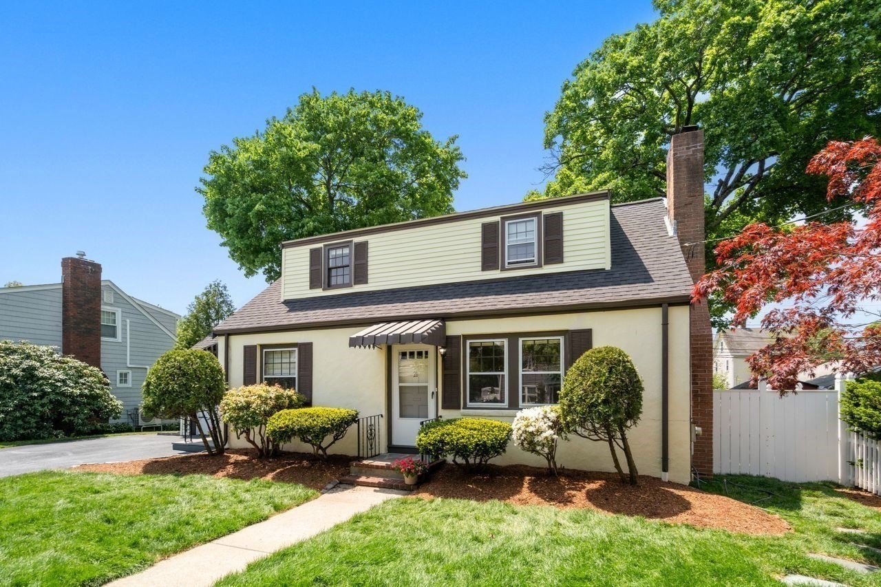21 Rose Dr, Newton, MA 02465