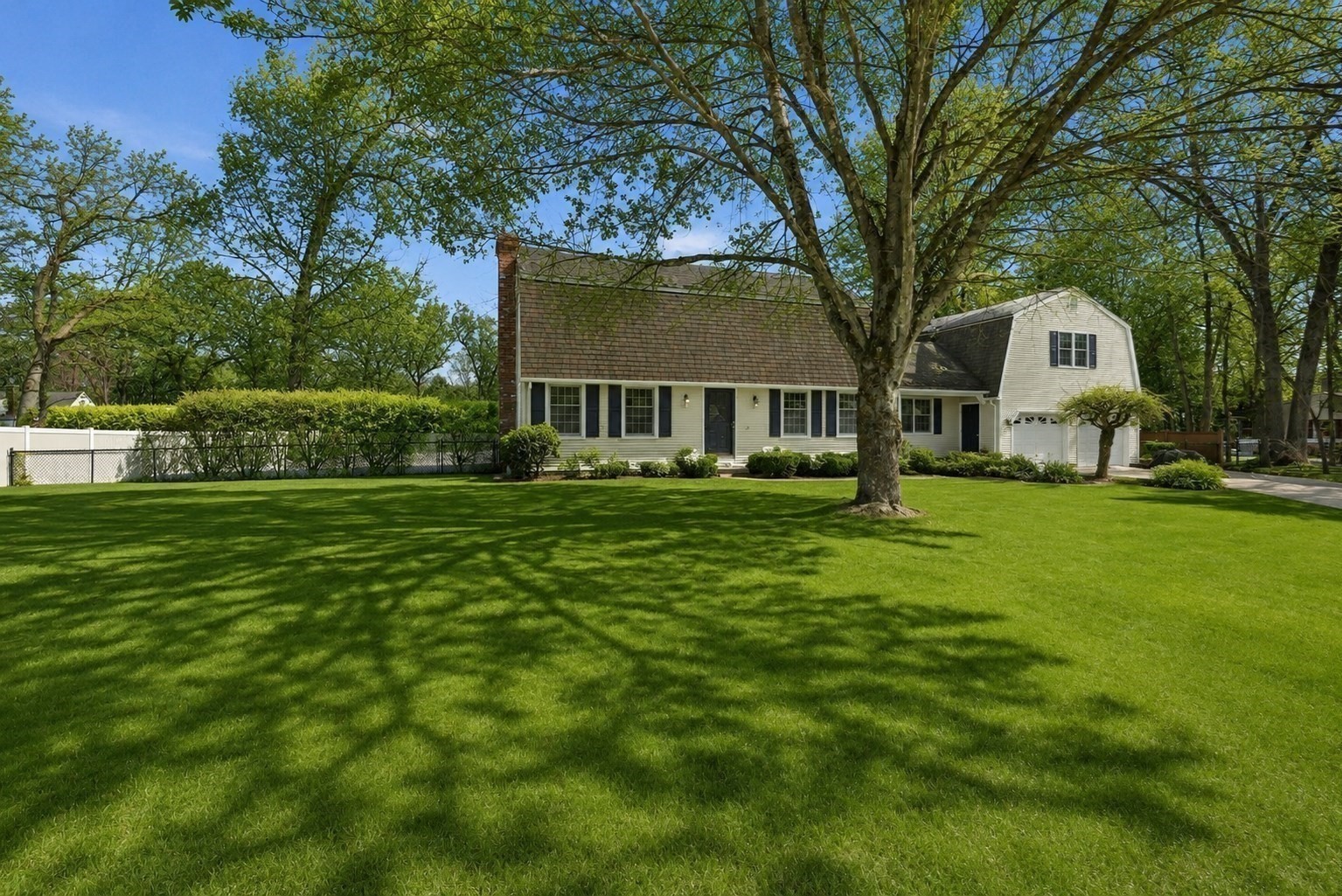 86 Oak Ln, Agawam, MA 01030