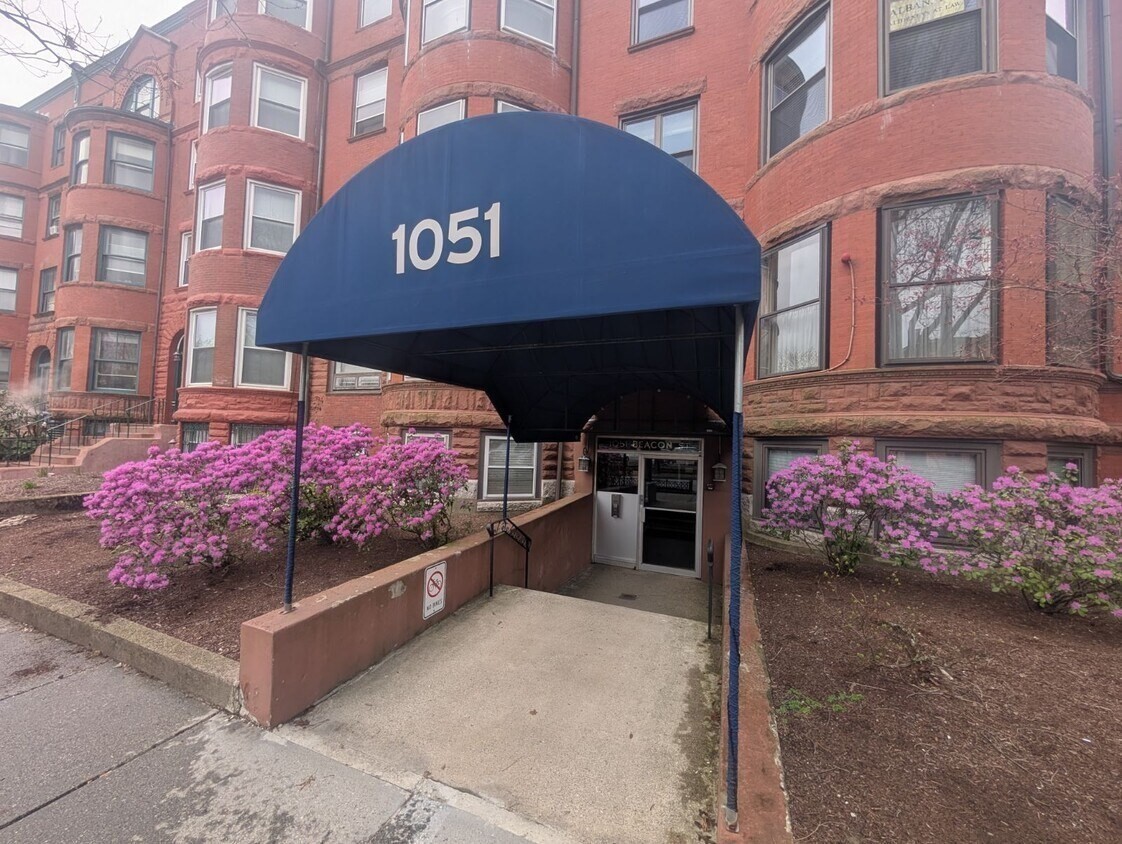 1051 Beacon Unit 408, Brookline, MA 02446