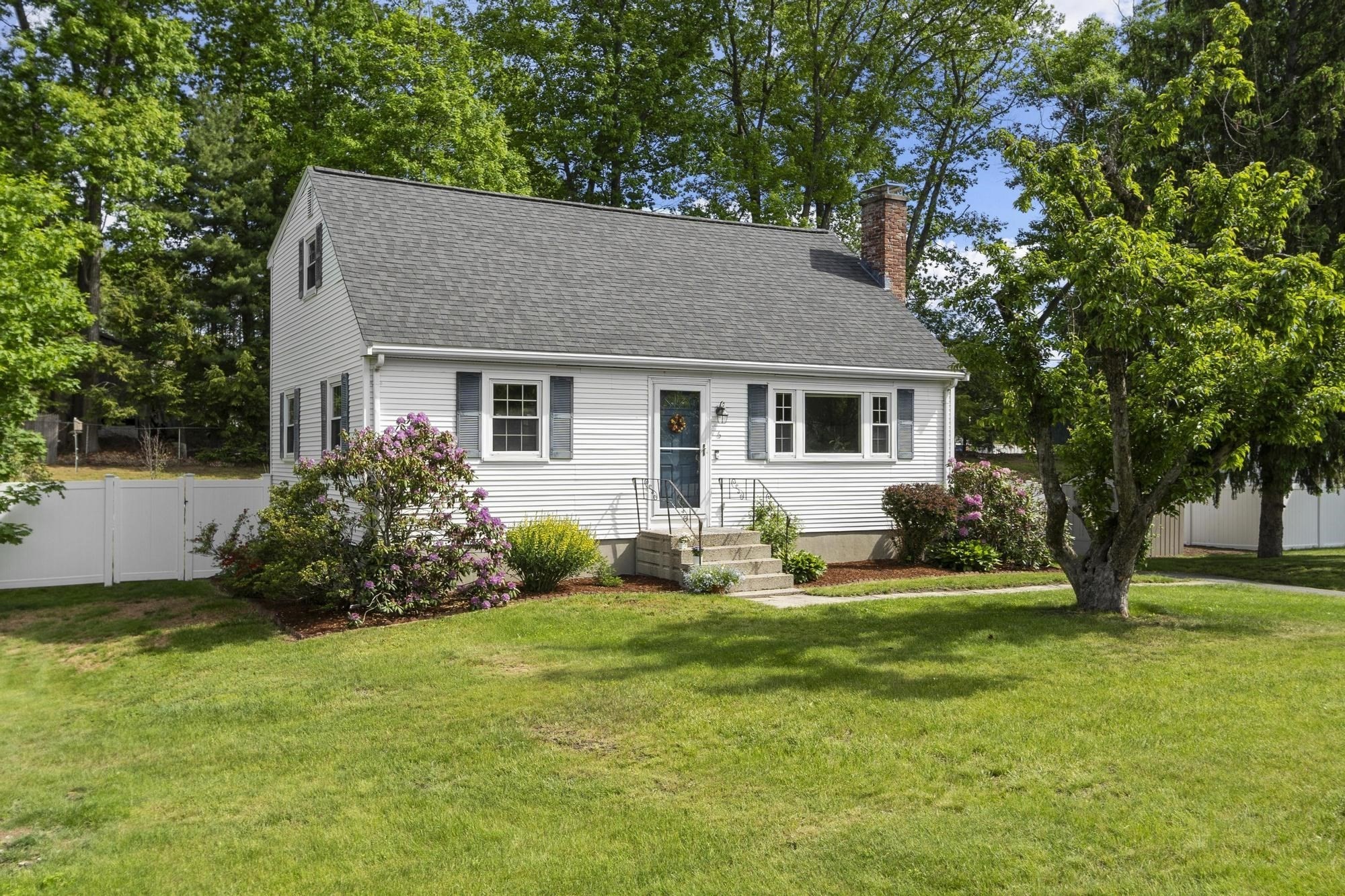 6 Edith Rd, Hudson, MA 01749
