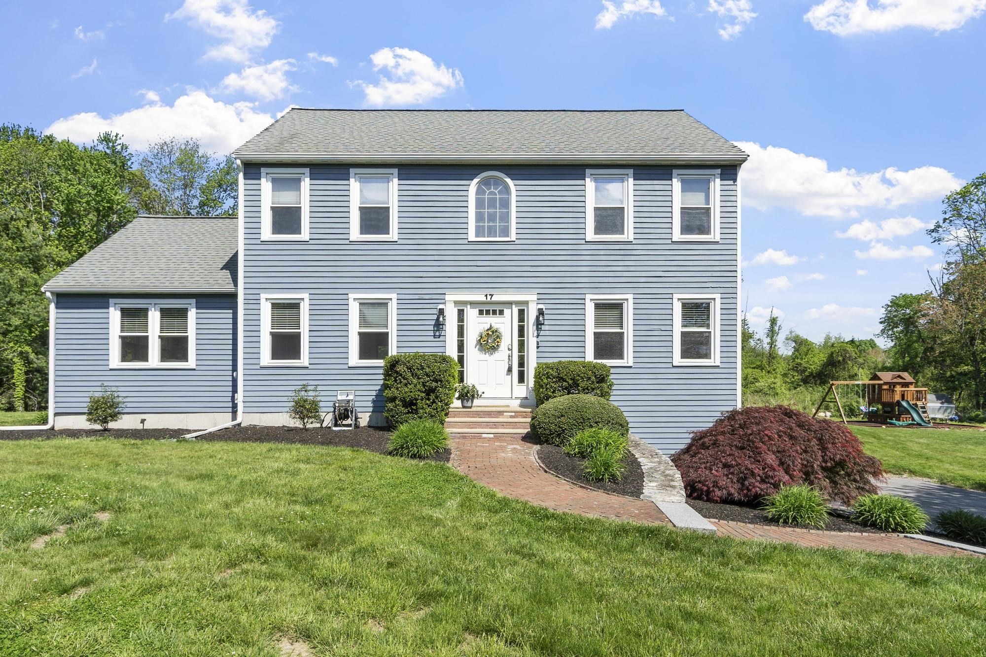 17 Blackthorne Circle, Hopkinton, MA 01748