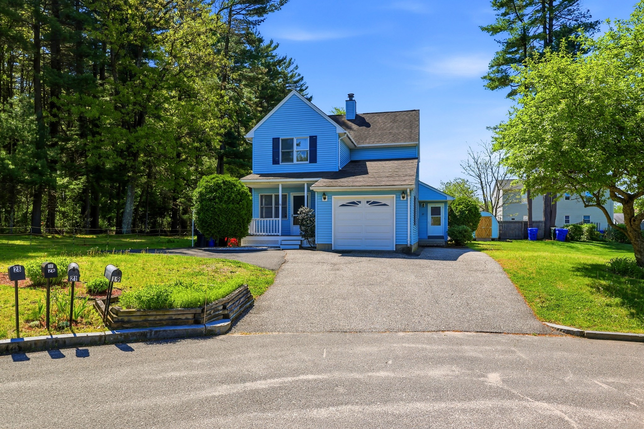 19 Wedgewood Cir, Springfield, MA 01129