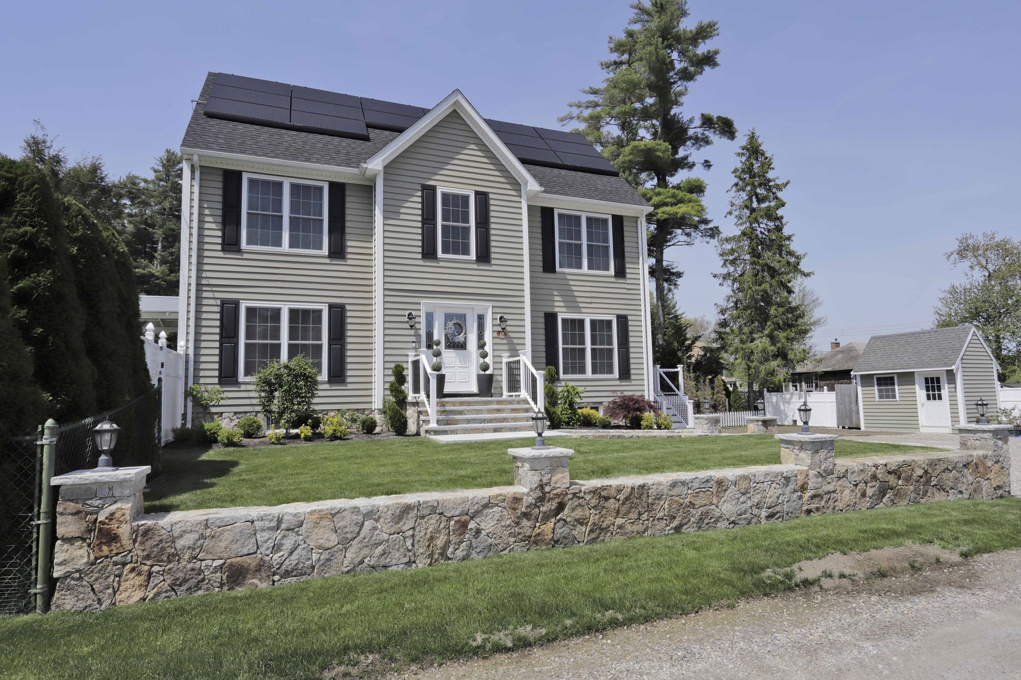 17 David St, Acushnet, MA 02743