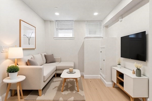 19 Bartlett Place, Apt 1