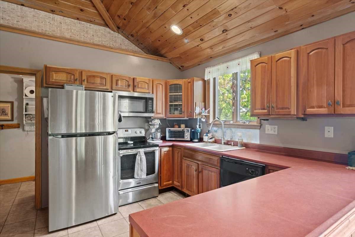 212 Grove St, Clinton, MA 01510 - Image 8