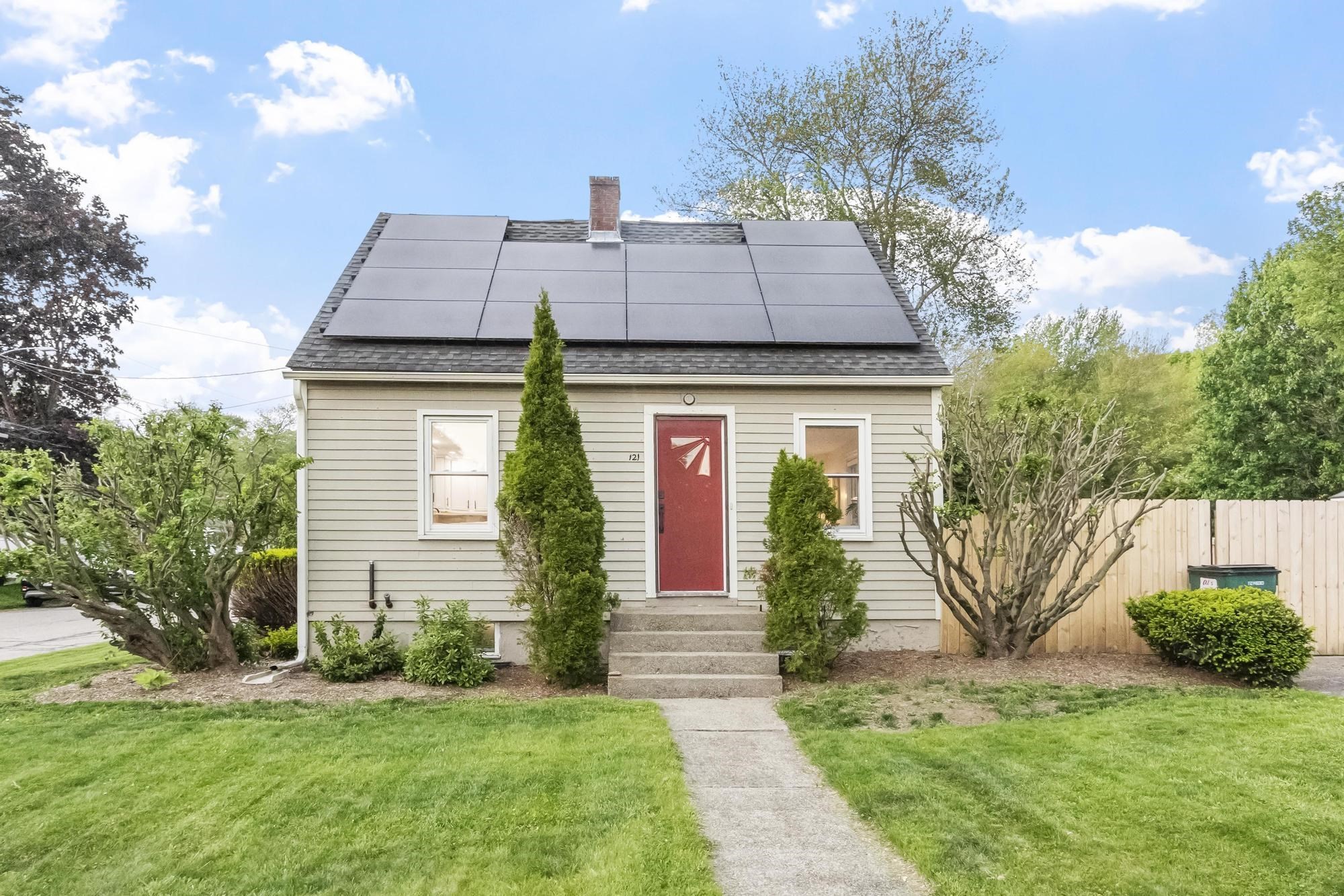 121 Millbury Ave, Millbury, MA 01527