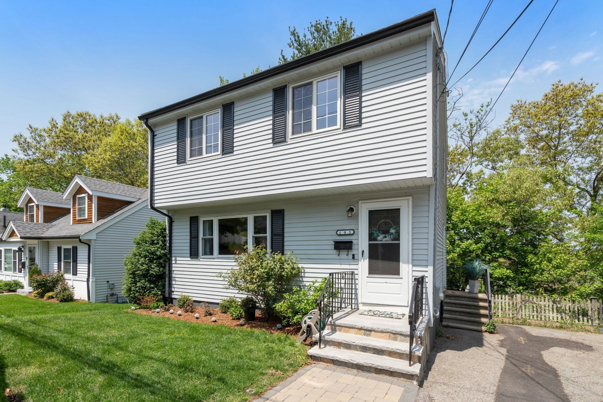 195 College Farm Rd, Waltham, MA 02451