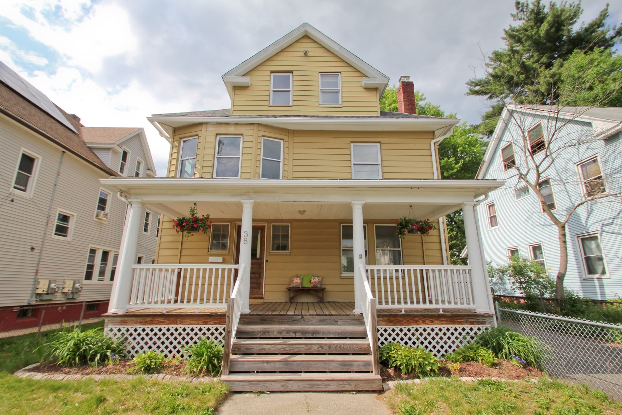 38 Virginia St, Springfield, MA 01108