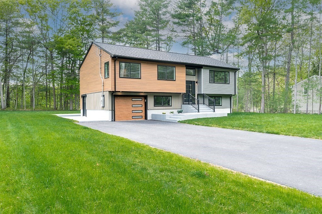 133 White Pond Rd, Hudson, MA 01749