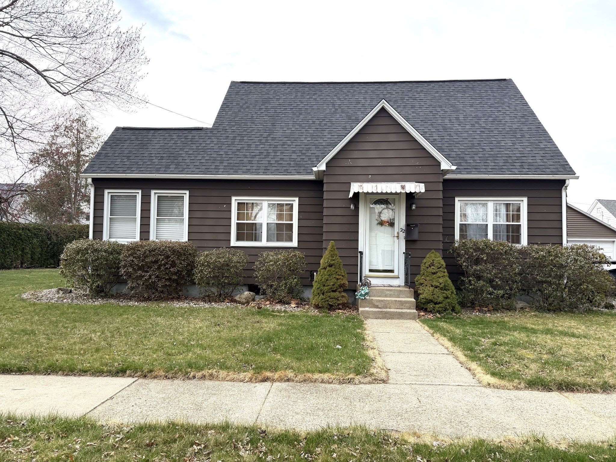 22 Felicia St, Springfield, MA 01104