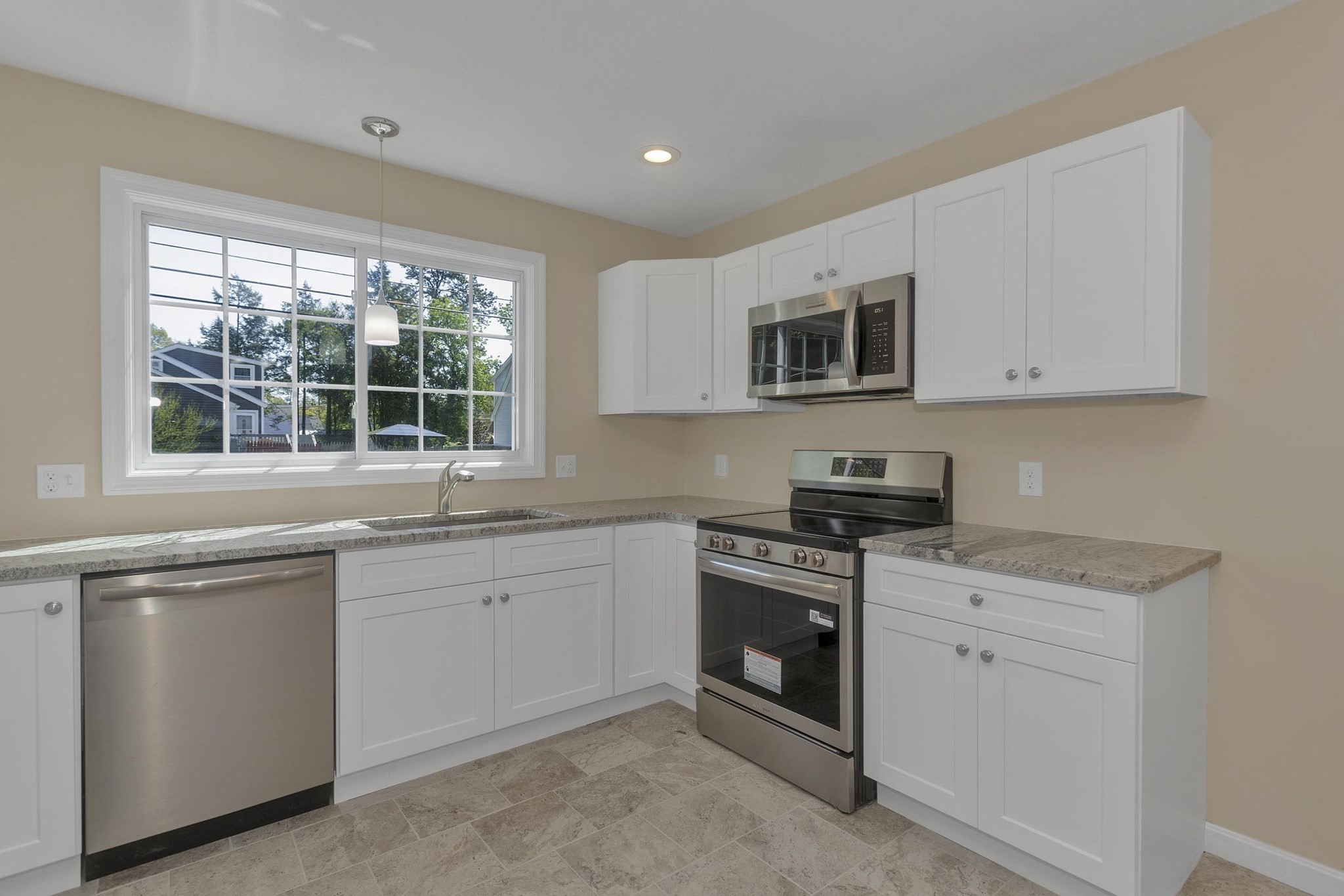 63 Hope St, Springfield, MA 01119
