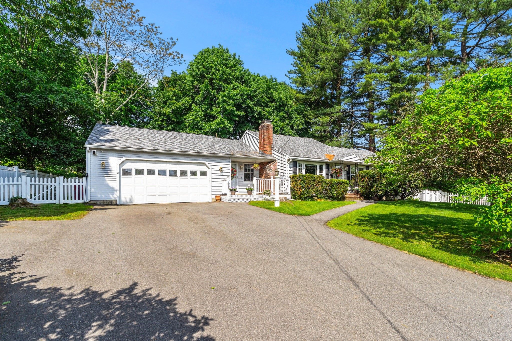 21 Guild St, Lowell, MA 01852