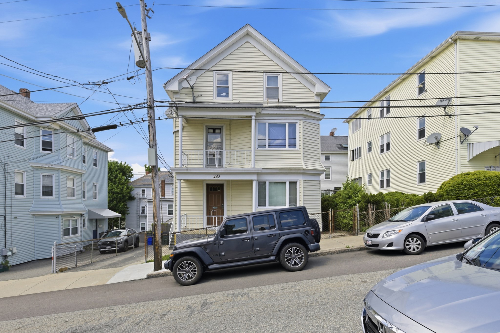 442 Hope St, Fall River, MA 02721