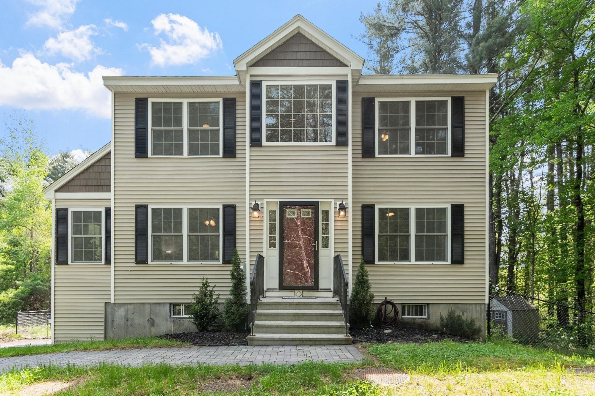 87 Brookline St, Townsend, MA 01469