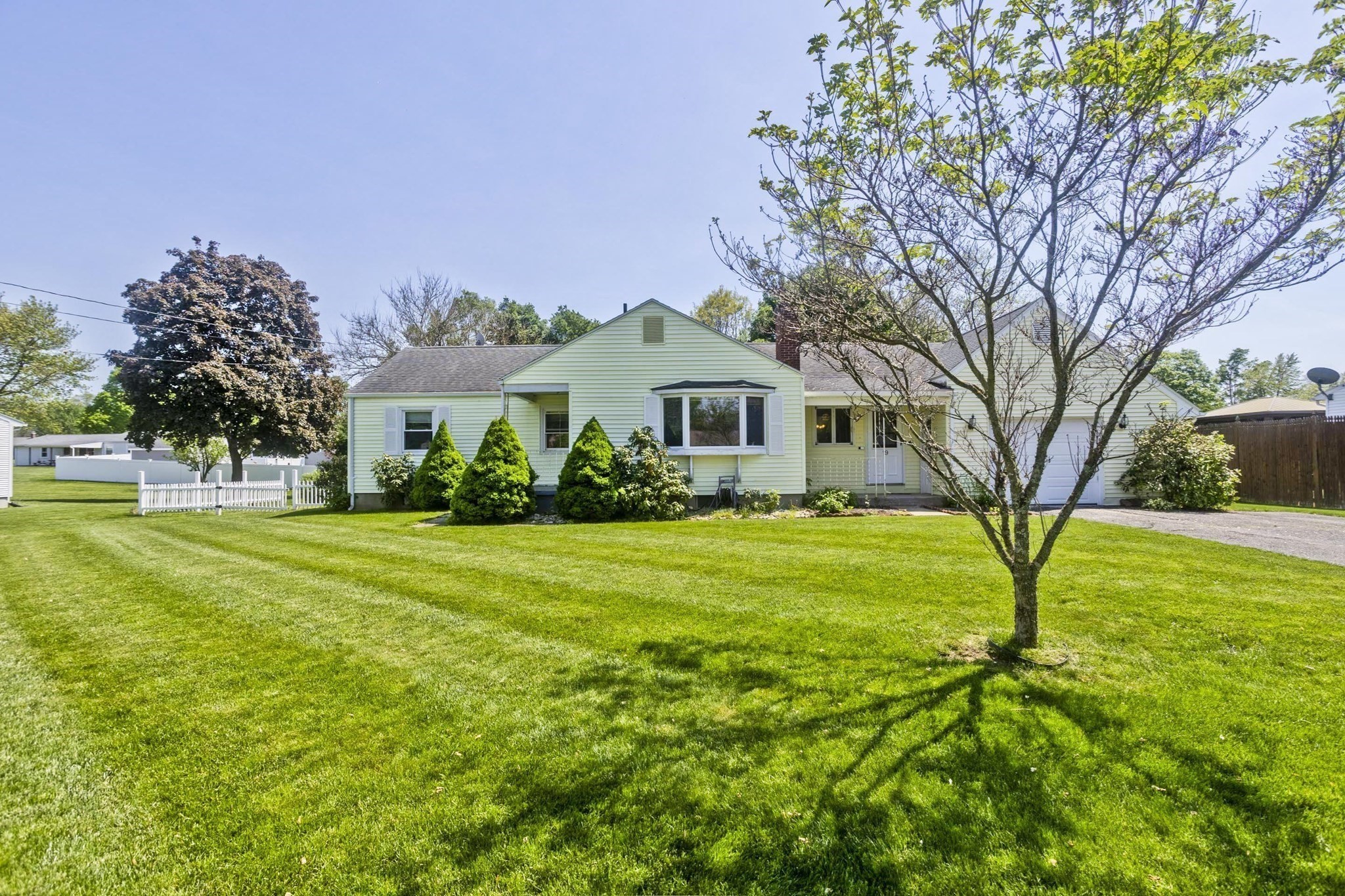 19 Somerset St, East Longmeadow, MA 01028