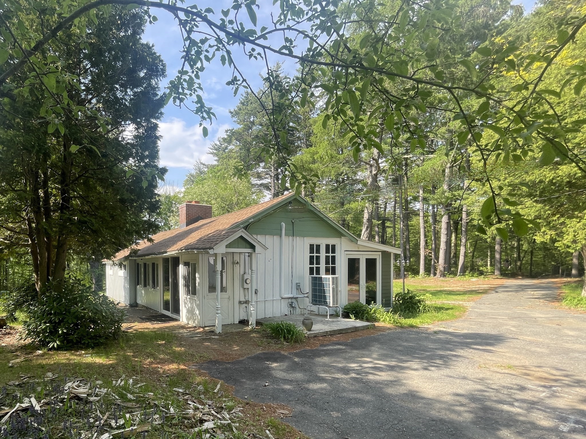 32 Hollow Rd, Wales, MA 01081