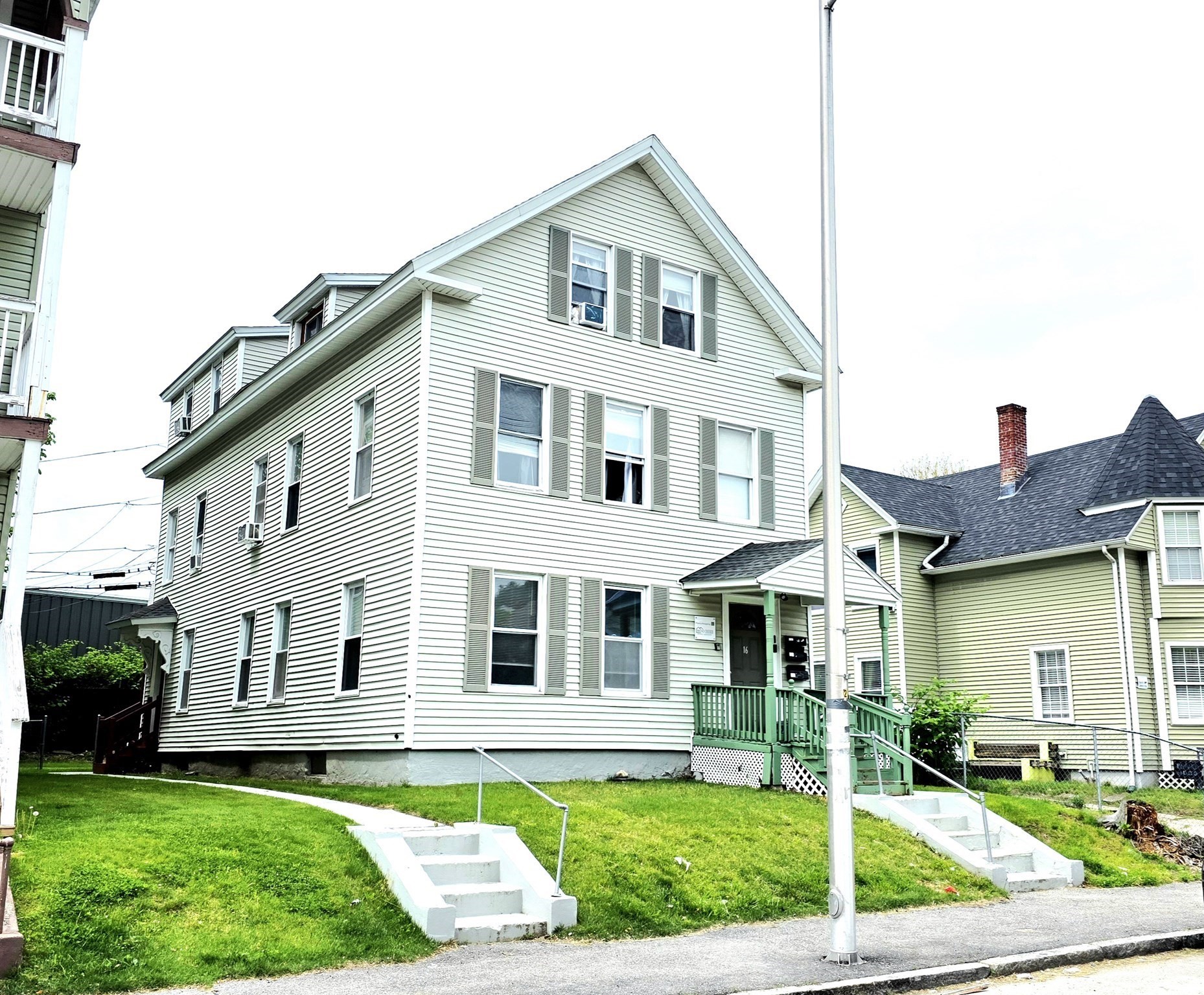 16 Bellevue St, Worcester, MA 01609