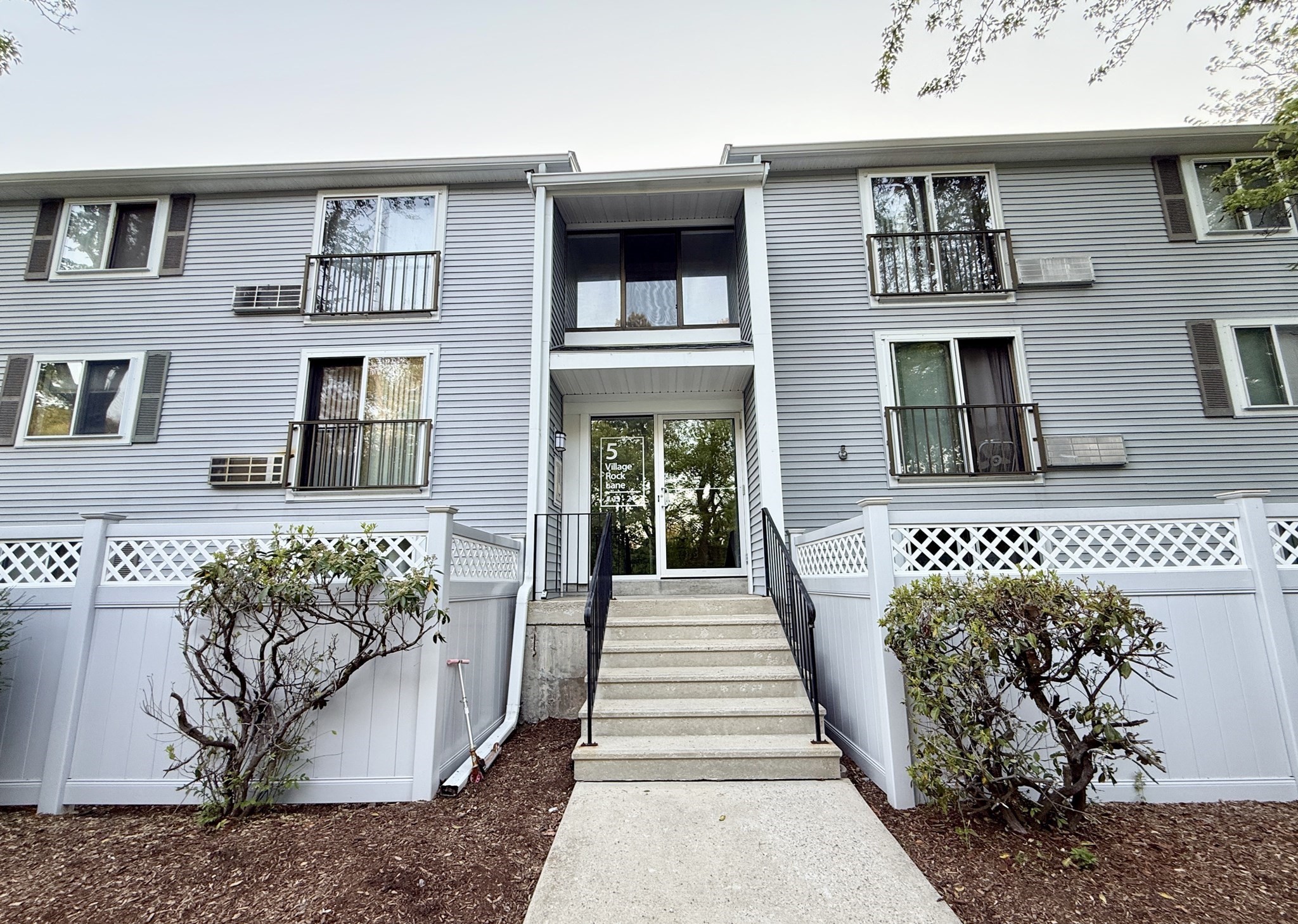 5 Village Rock Ln Unit 21, Natick, MA 01760