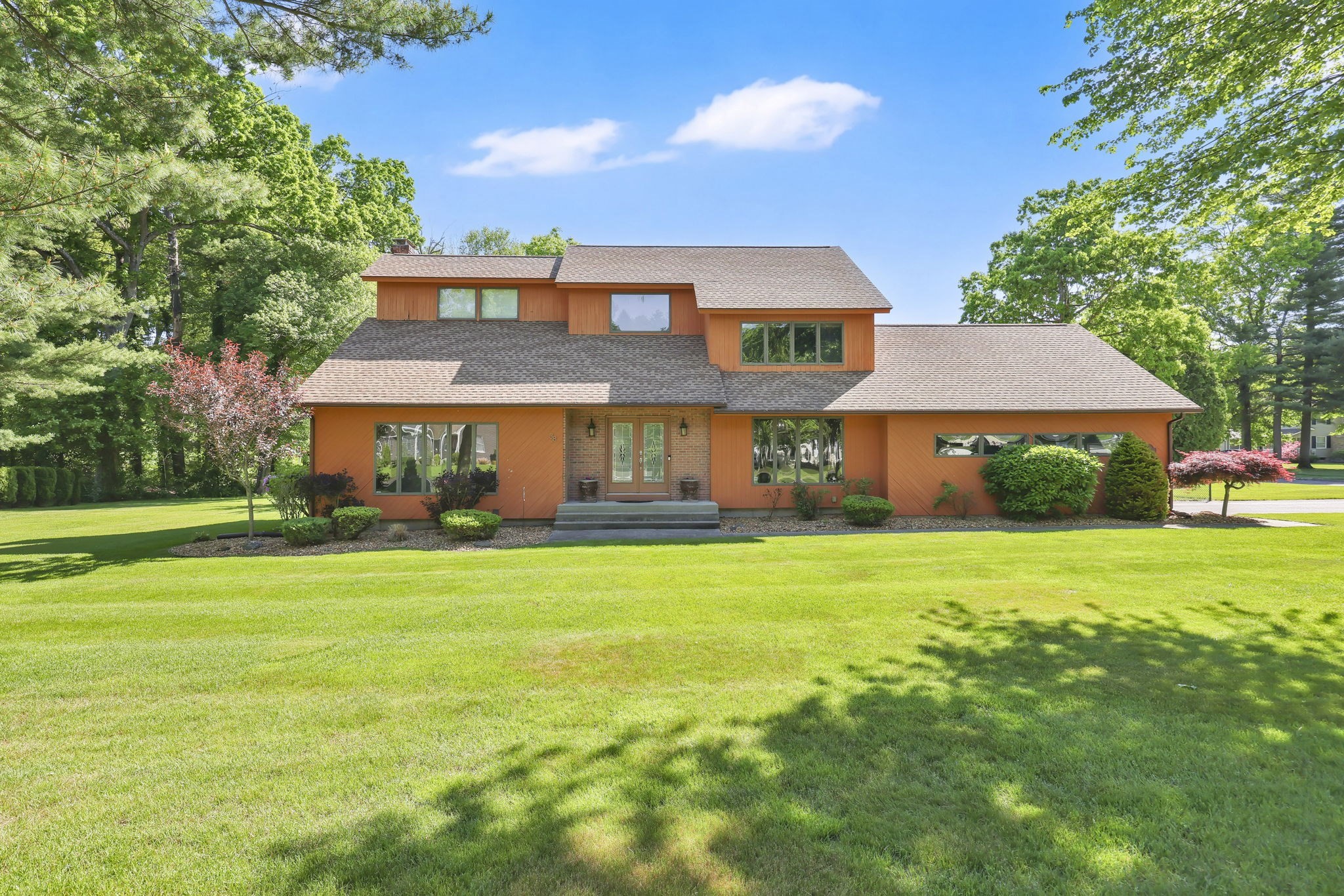 38 Evergreen Dr, East Longmeadow, MA 01028