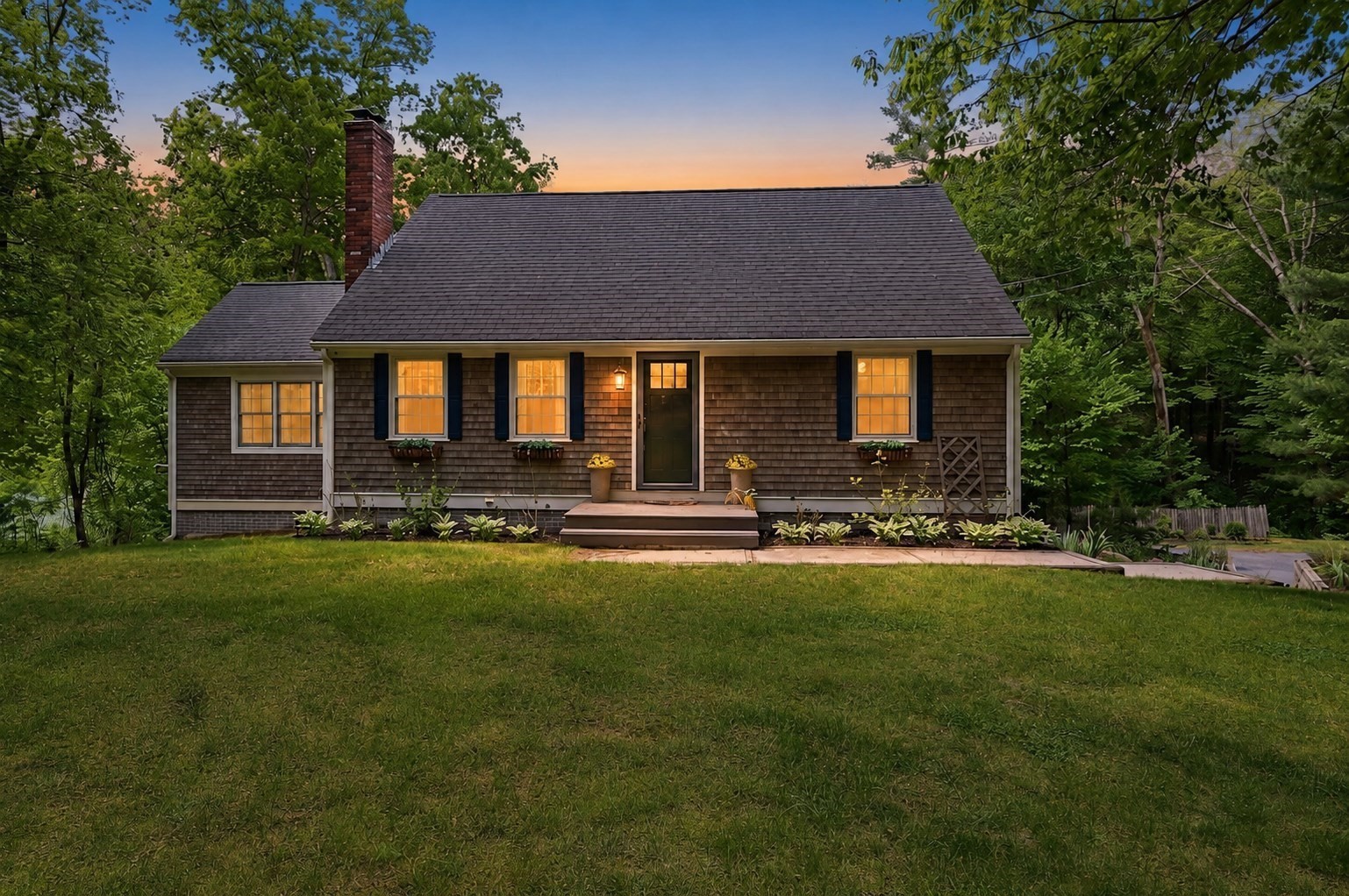 80 Webster St, Douglas, MA 01516