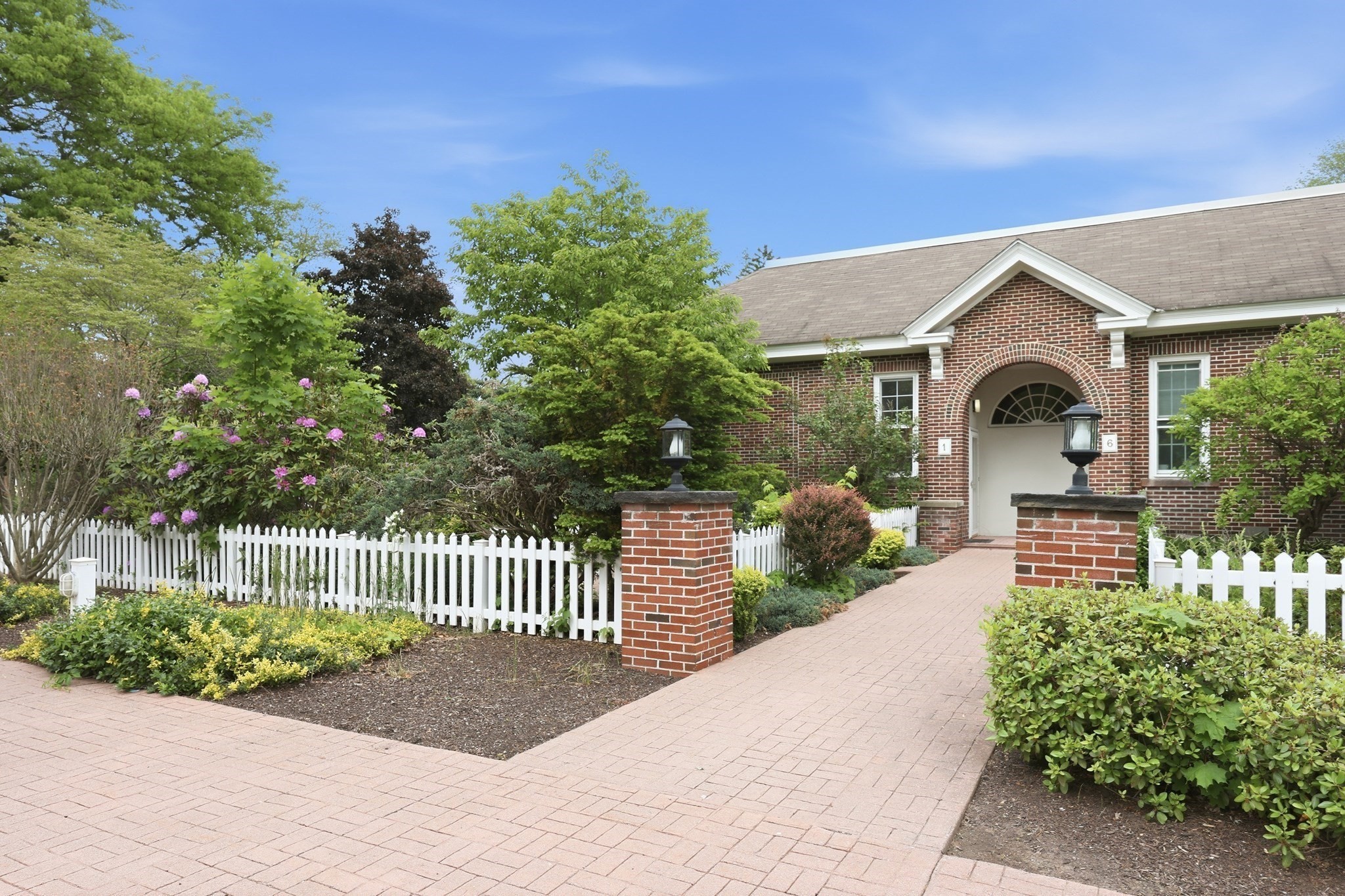 165 Converse Street Unit 1, Longmeadow, MA 01106