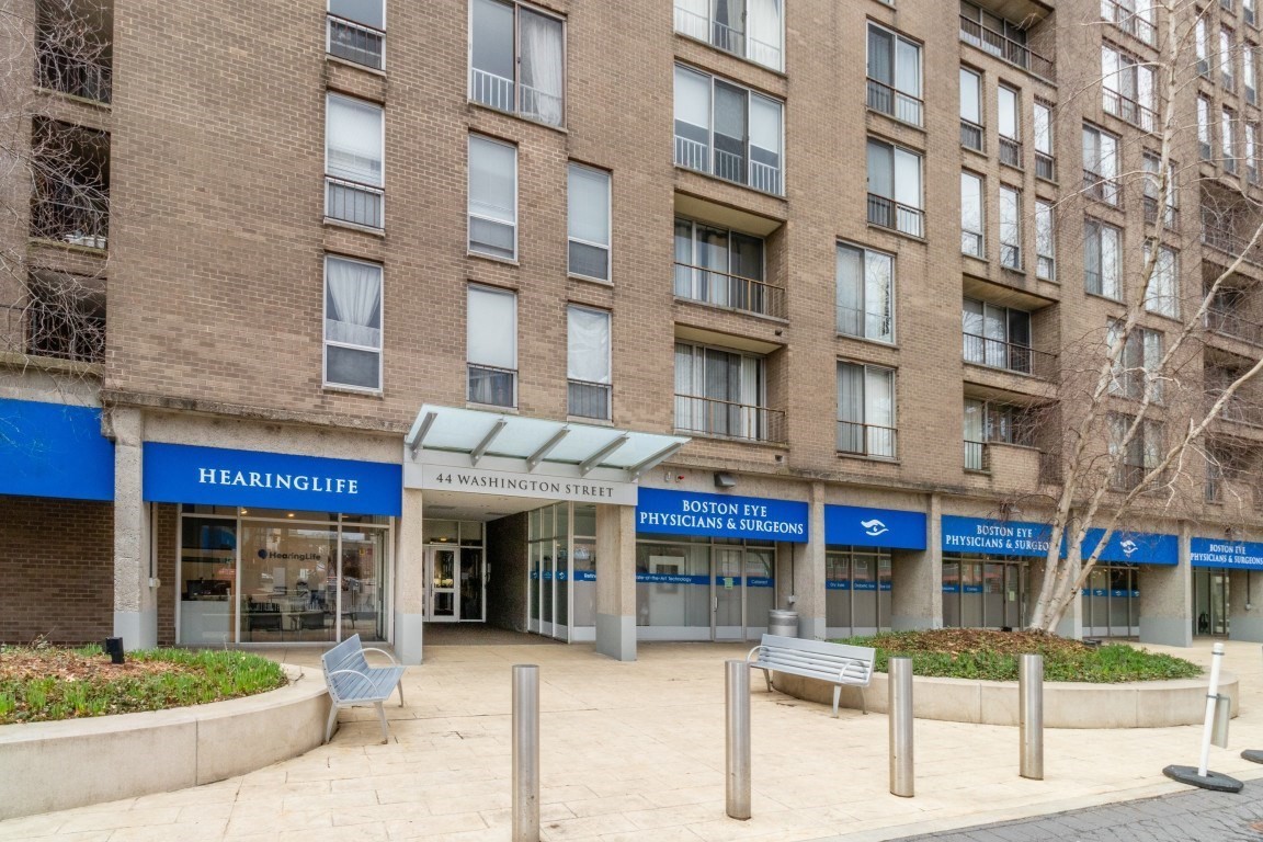 44 Washington St. Unit 206, Brookline, MA 02445