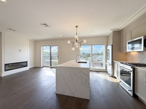 214 Market St, Apt 406
