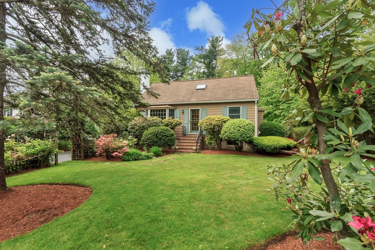 9 Fernglade Rd, Burlington, MA 01803