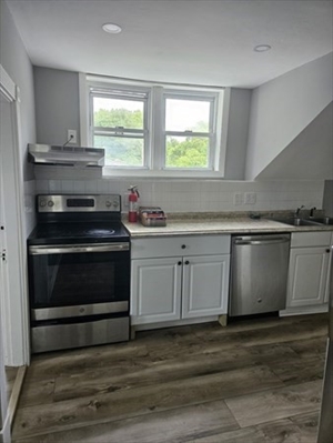 14 Hillside St, Apt 3