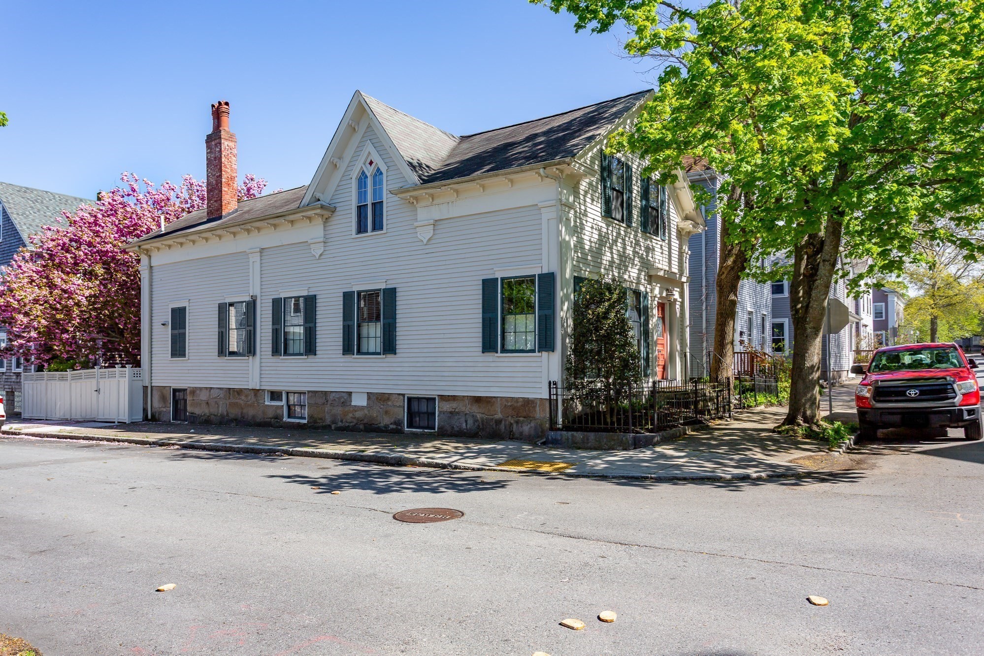 90 Walden St, New Bedford, MA 02740