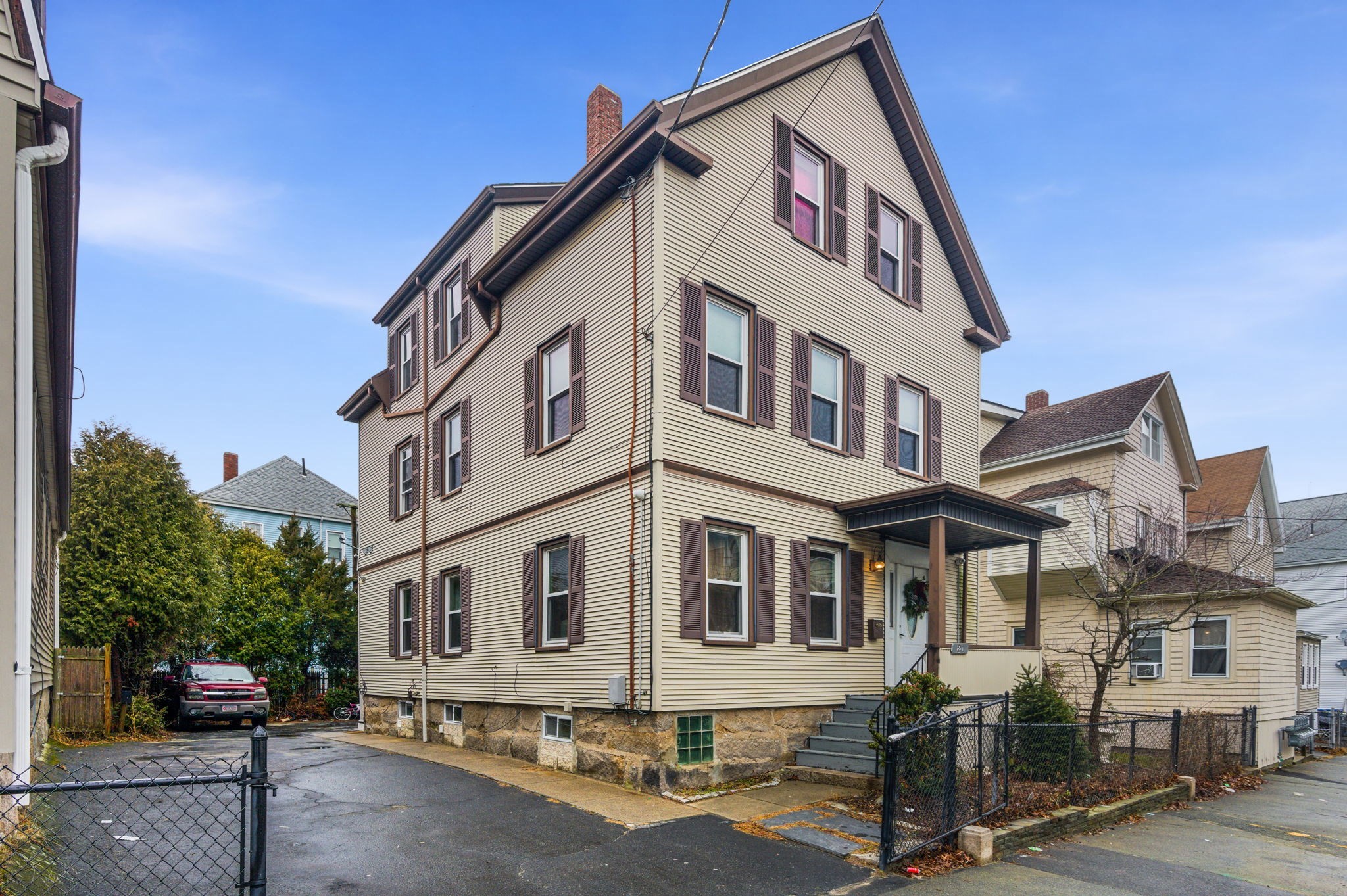 21 Salisbury St, New Bedford, MA 02744